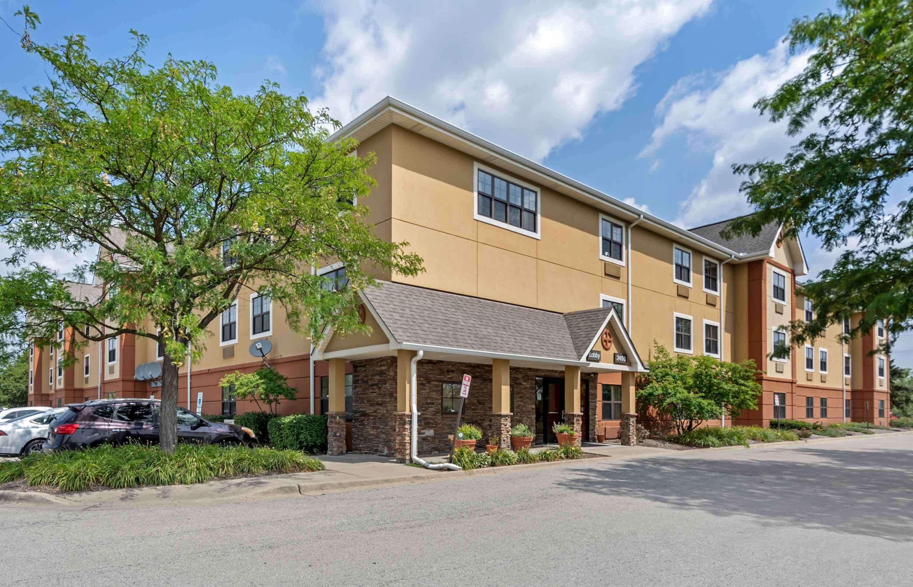 Staying Near Robert T Jackson Clearwater Park: 4 Design Hotels Compared