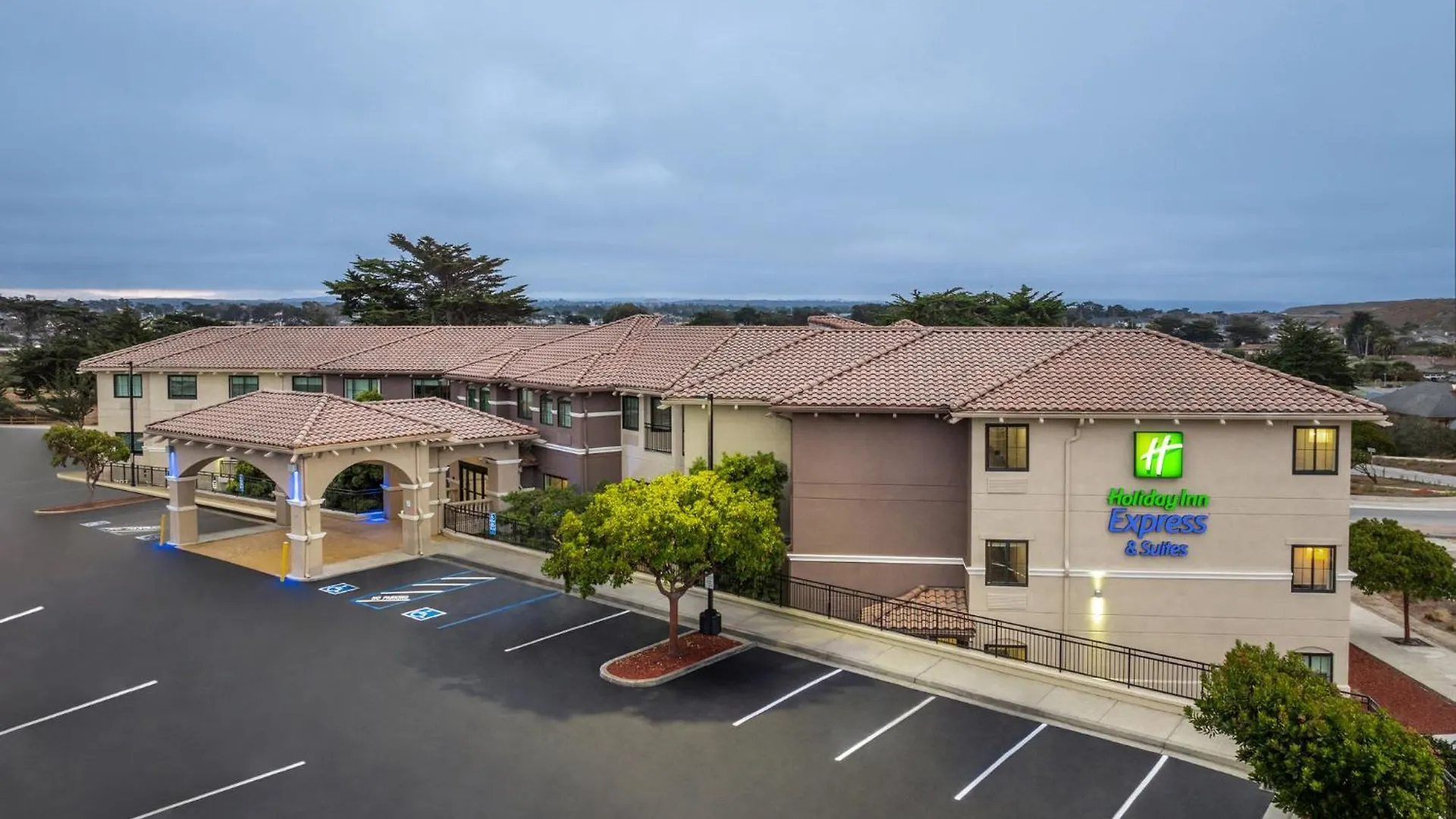Where to Stay Near CSU Monterey Bay: 4 Golf Hotels Ranked