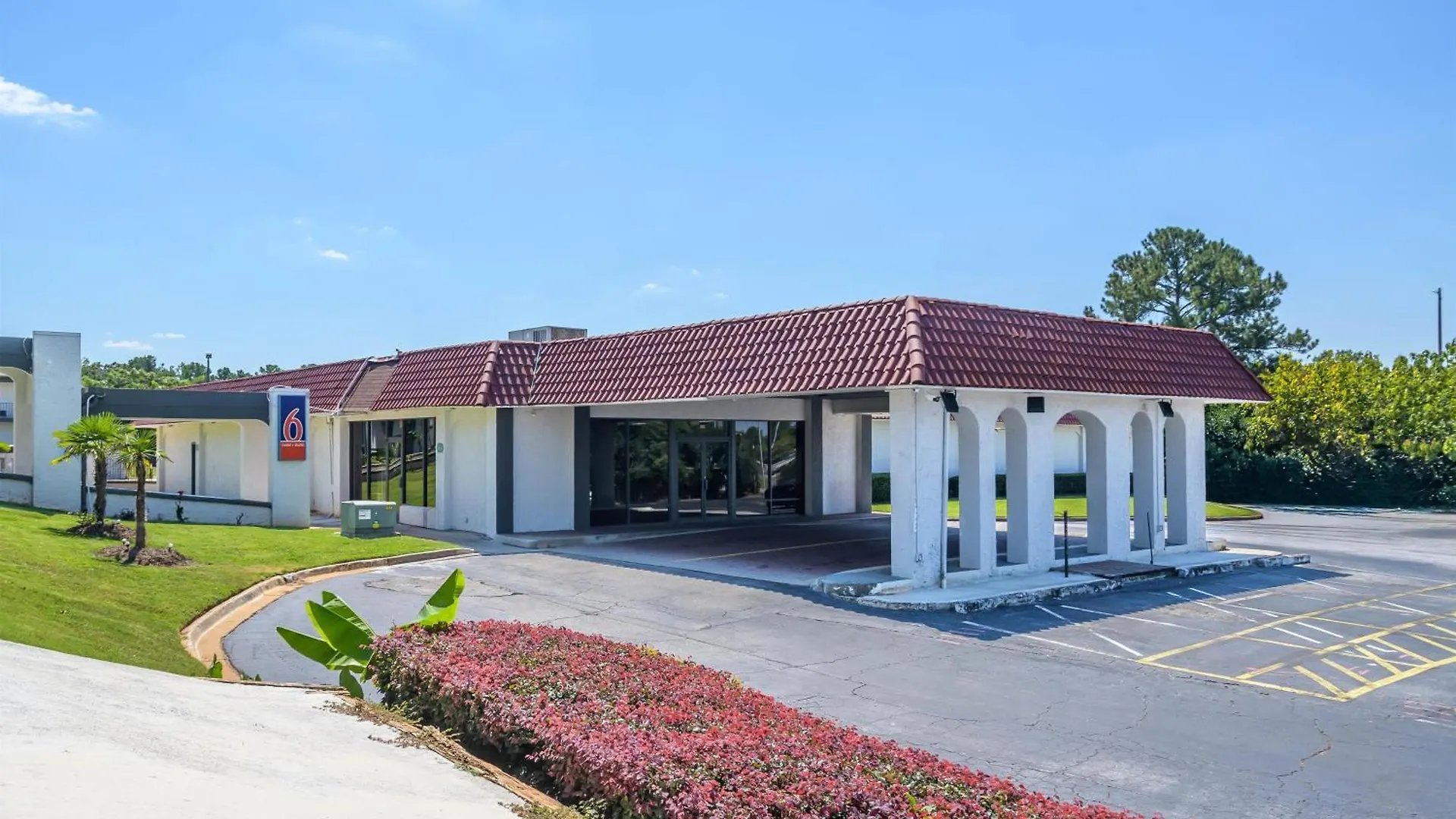 8 Smart 3-Star Hotels Near The BEACH at Clayton County Park